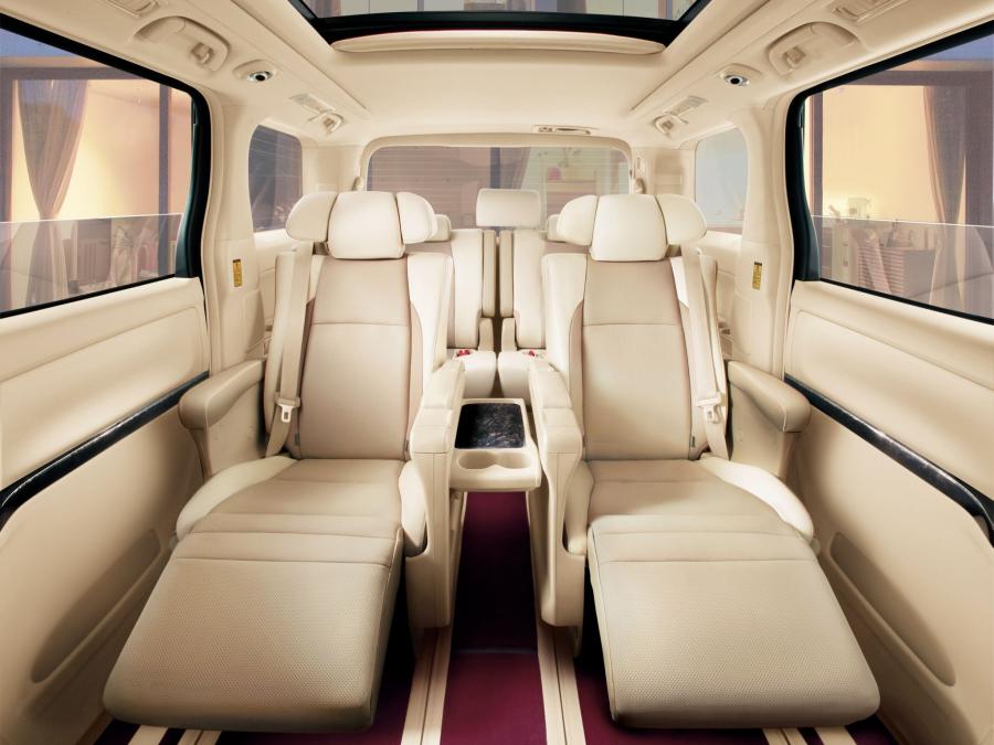  Toyota Alphard Hybrid G Premium Seat Package 2012 года  (фото 2 из 2)